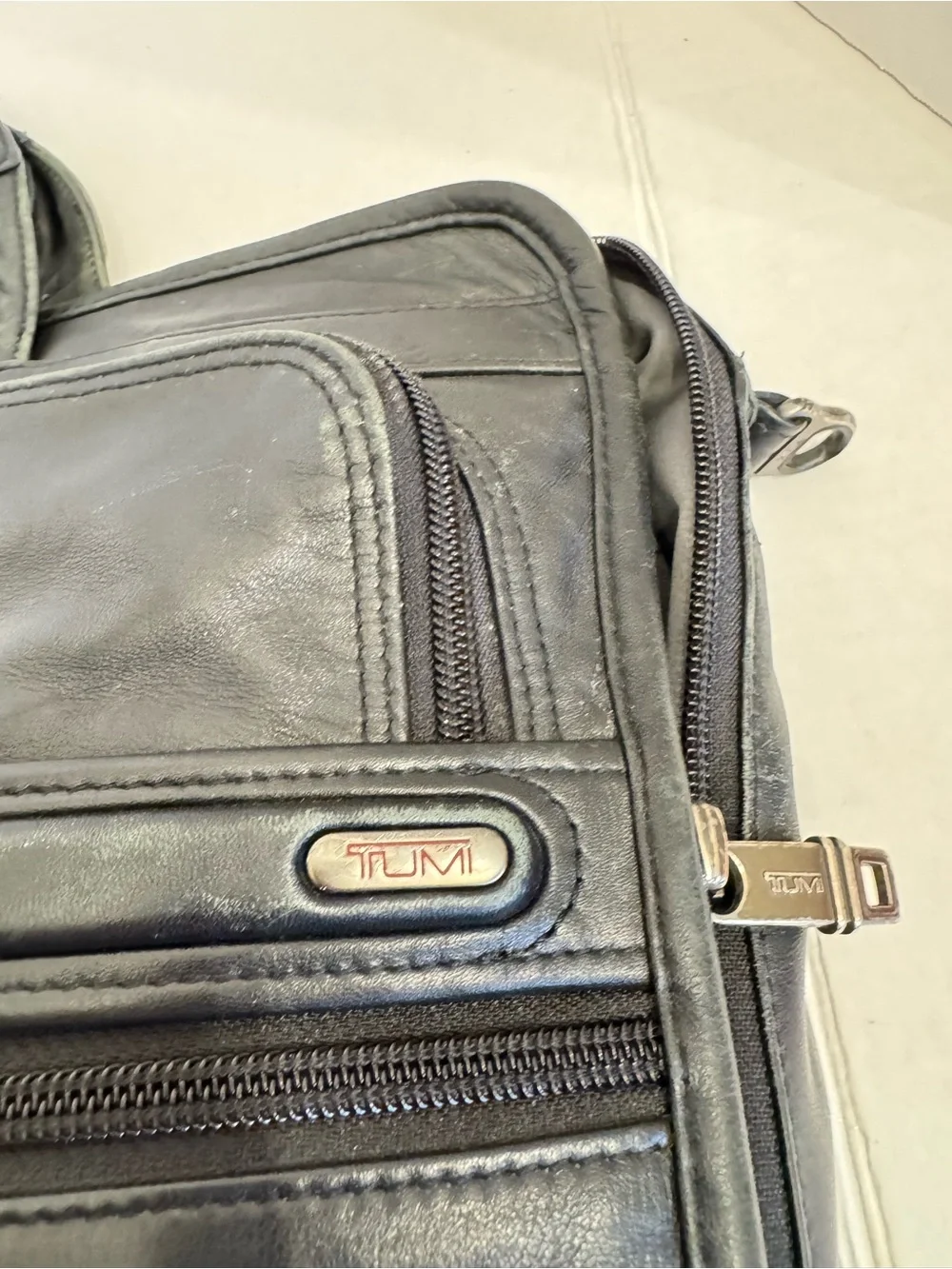 Tumi Leather Organizer Computer Brief Case 12